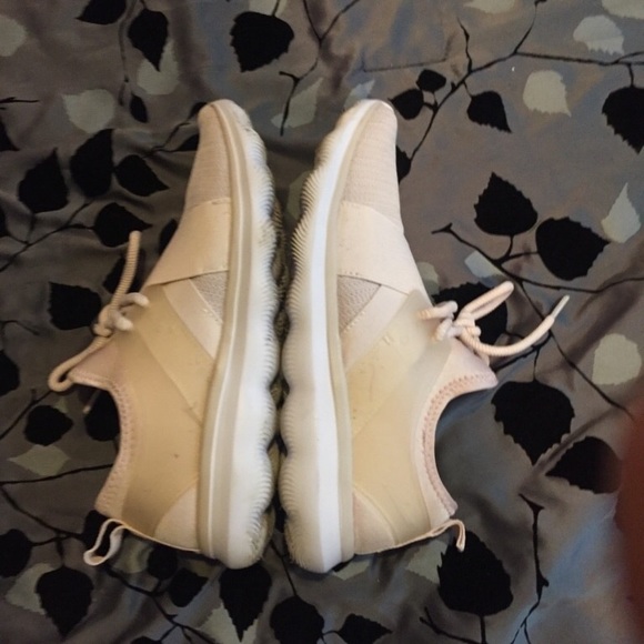 Shoes - Picture 2 of 4